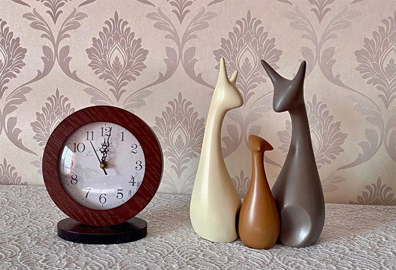 Ceramic Deer Family Statue – Set of 3 Home Decor Figurines (Black, White & Ginger)